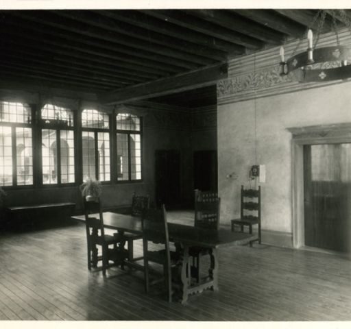 Il salone di Palazzo Folco in una foto degli anni '50