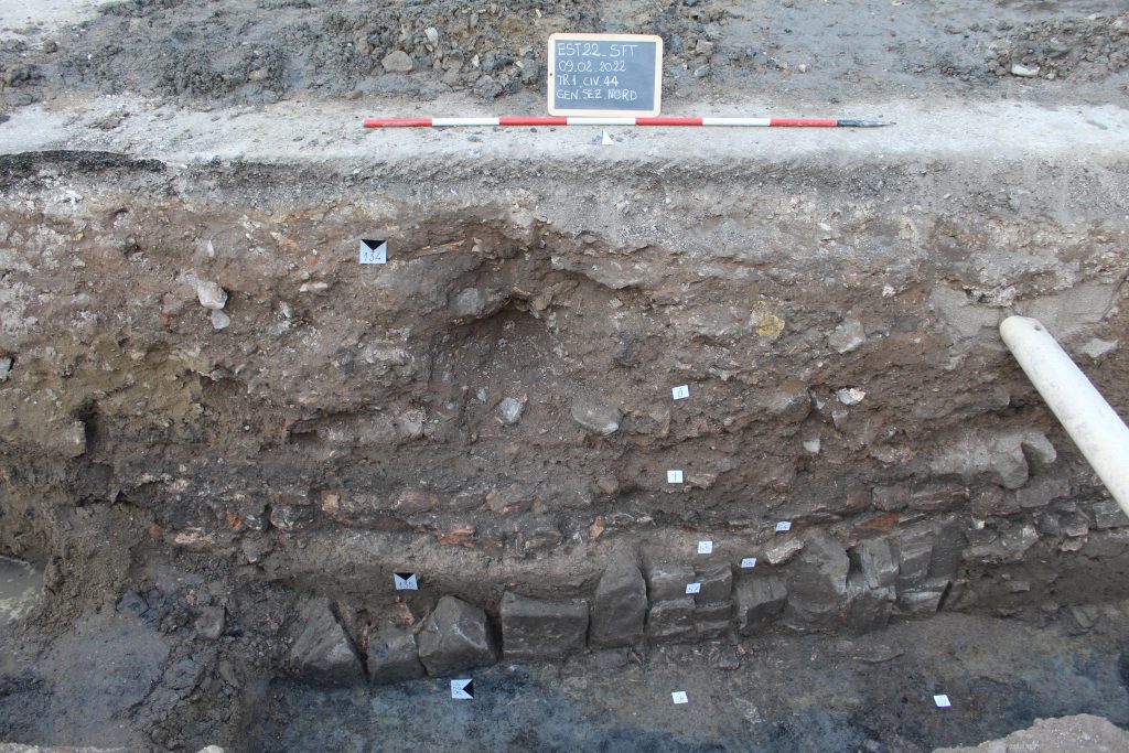 Un intervento di scavo per la posa di una tubazione ad Este (Pd) riscopre un tratto di strada di età protostorica dell’antica Ateste